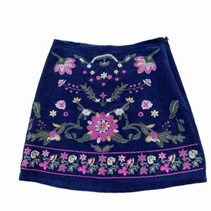 Harper Reid Embroidered Mini Skirt size Medium
